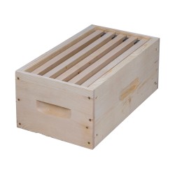 6 FRAME DADANT 1/2 NUC HONEY SUPER WITH 25mm THICK SPRUCE SIDES IT MODEL 6 FRAME DADANT 1/2 NUC HONEY SUPER WITH 25mm THICK SPRUCE SIDES IT MODEL