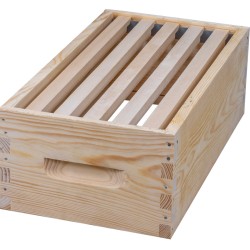 DADANT 1/2 BOX JOINED NUC HONEY SUPER WITH 22mm THICK SPRUCE SIDES DADANT 1/2 BOX JOINED NUC HONEY SUPER WITH 22mm THICK SPRUCE SIDES