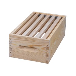 DADANT 1/2 BOX JOINED NUC HONEY SUPER WITH 22mm THICK SPRUCE SIDES DADANT 1/2 BOX JOINED NUC HONEY SUPER WITH 22mm THICK SPRUCE SIDES
